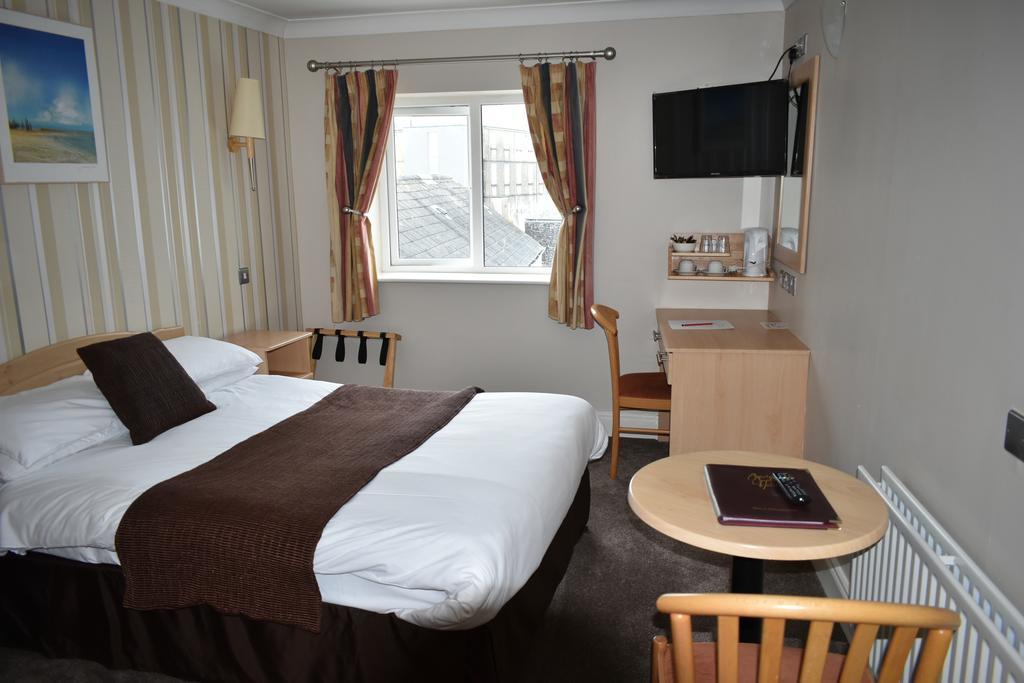 Hotel The Corralea Court à Tuam Extérieur photo