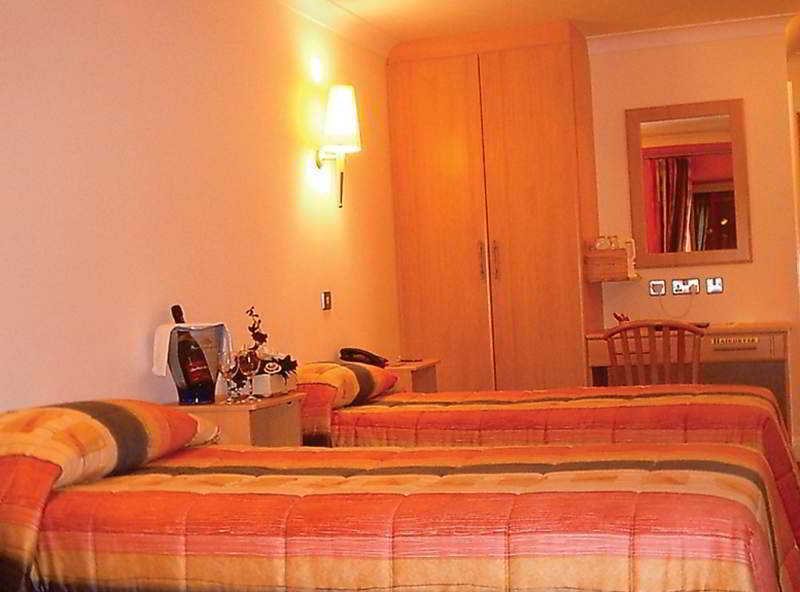 Hotel The Corralea Court à Tuam Extérieur photo